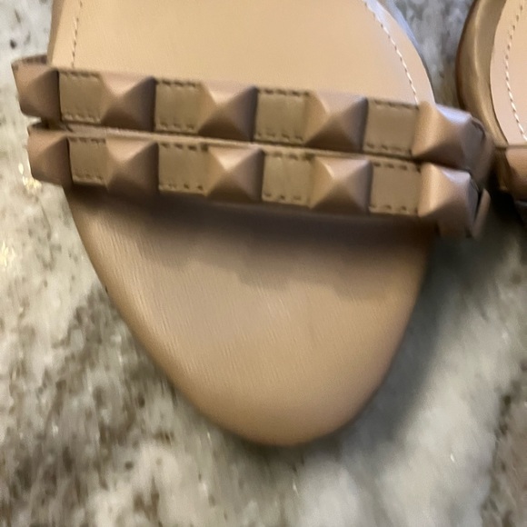 BCBG heels - Picture 5 of 6